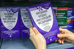 Жителей России предложили защитить от зарплат на руки ниже МРОТ. Какие уловки нынче используют нерадивые работодатели?