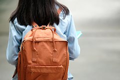 Ученица через чур немало курила вейп и посинела