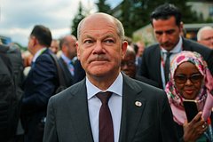 Шольц раньше времени покинул конференцию по Украине