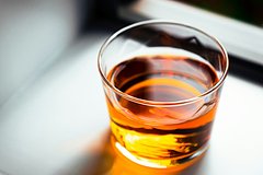 Стало понятно о подельнике осушившей паб русского предпринимателя домработнице