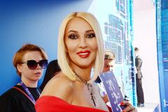 «Там вообще всё снесло». Лера Кудрявцева рассказала о вертолетах на детском празднике (ВИДЕО)