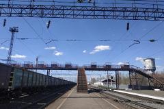 Тепловоз снес легковой автомобиль под Новоуральском (ФОТО)