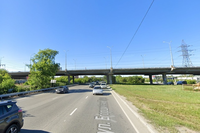 В Екатеринбурге погибла девушка, упав с моста на Малышева