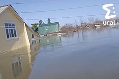 В Кургане власти вынудили семью с разрушенным паводком домом снимать жилище