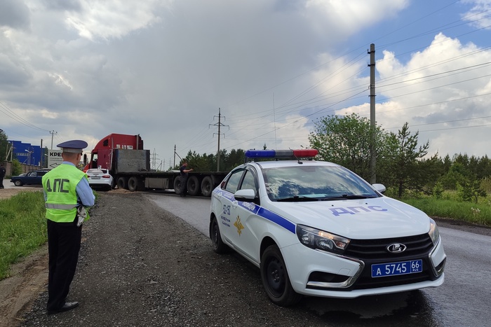В свердловской ГИБДД поведали подробности катастрофы с двухмесячным ребёнком и его 17-летней матерью