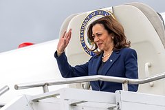 Заместитель президента США раньше времени покинула саммит по Украине