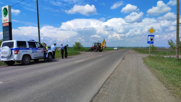 Водитель скутера разбился в Свердловской области при столкновении с сельхозтехникой