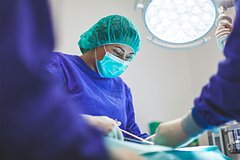 Девушка списывала боли в животике на переедание и оказалась нелегко больна