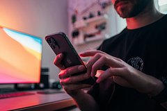 Девушка обличила супруга в отправке ее оголенных фото другим девицам