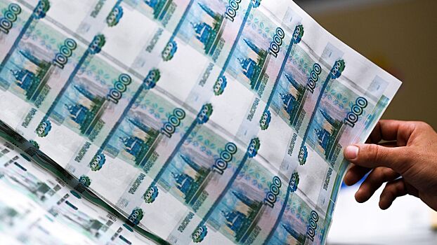 Эксперты объяснили падение курса рубля