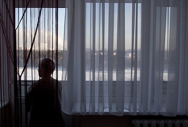 Болезнь Альцгеймера: как ухаживать за больными деменцией