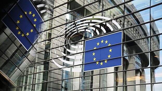 Еврокомиссар призвал ЕС изучить вопрос конфискации российских активов