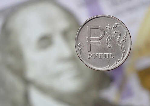 Рубль укрепился по отношению к доллару и евро