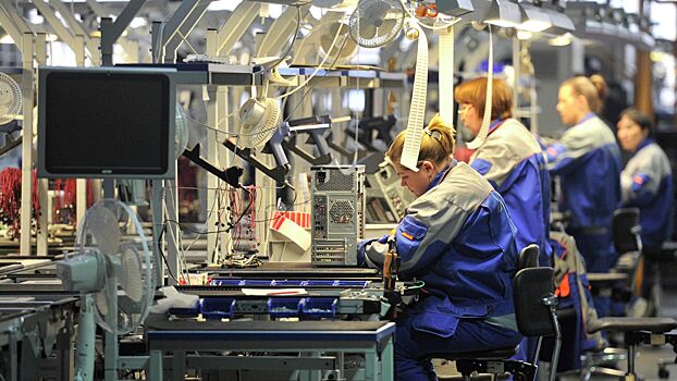 В России хотят увеличить переработки и ввести отзыв из отпуска