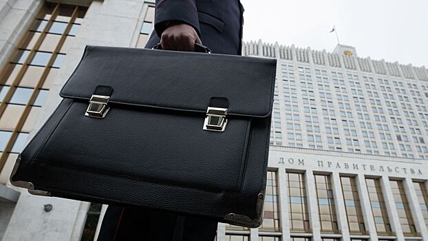 В России предложили резко поднять зарплату чиновникам