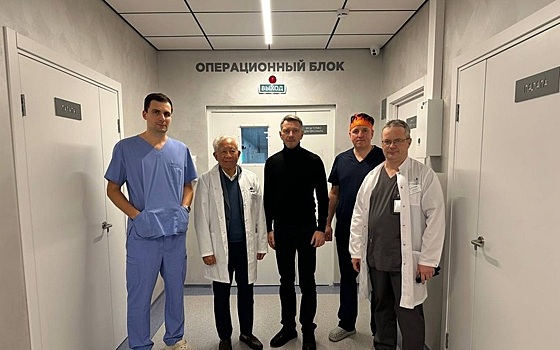 Всемирно известный хирург провел уникальную операцию на желудке