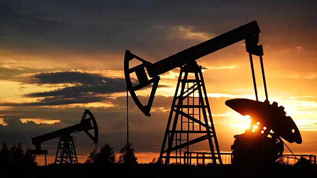 Цена на нефть марки Brent ускорила падение до 5%