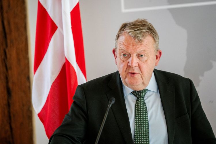 Кто разрешил Украине бить по РФ западным оружием